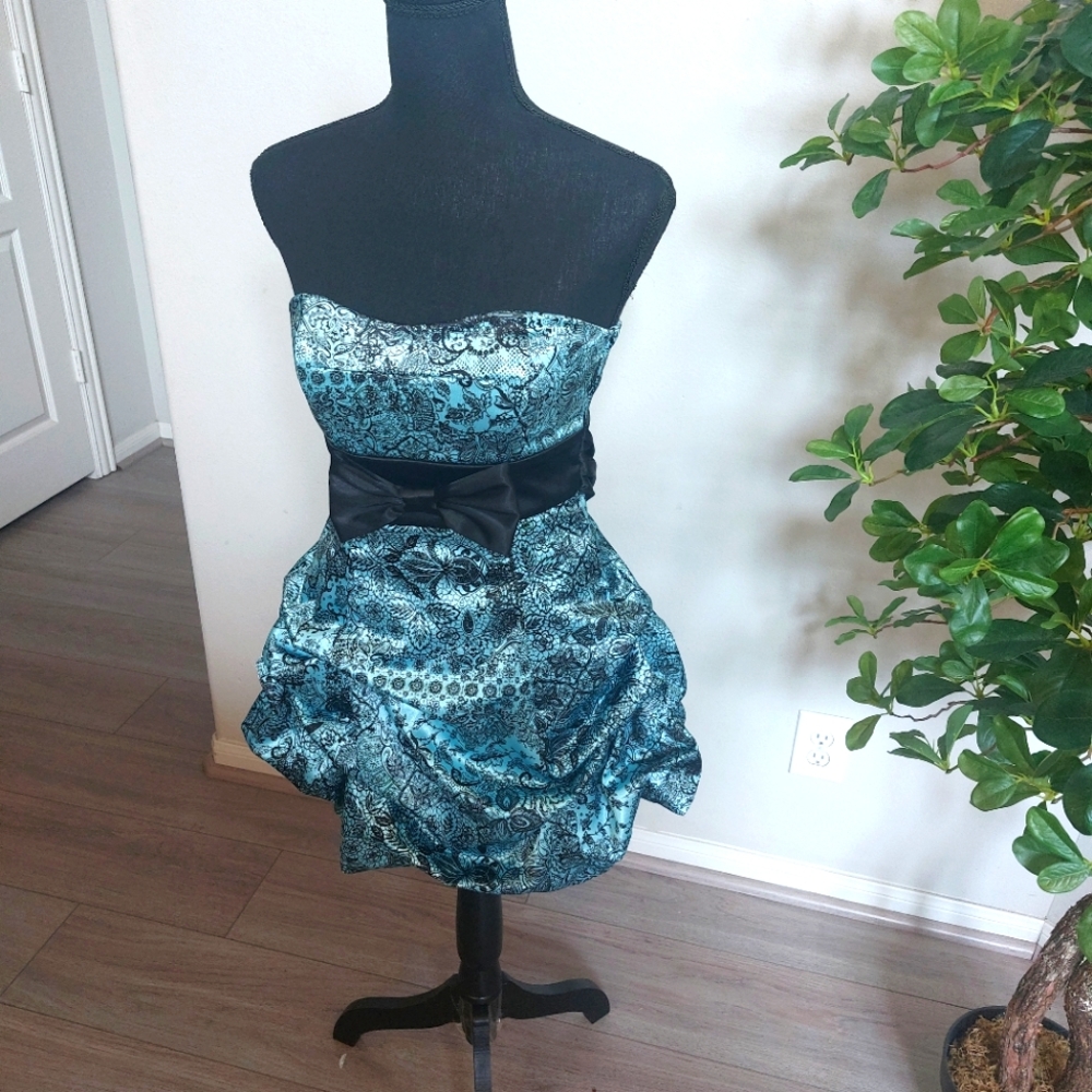 RUBY ROX Blue and Black Short Strapless Formal Dress Size 3